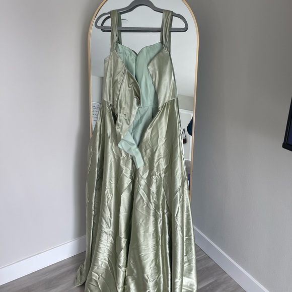 Sage green bridesmaid dress - Picture 2 of 3